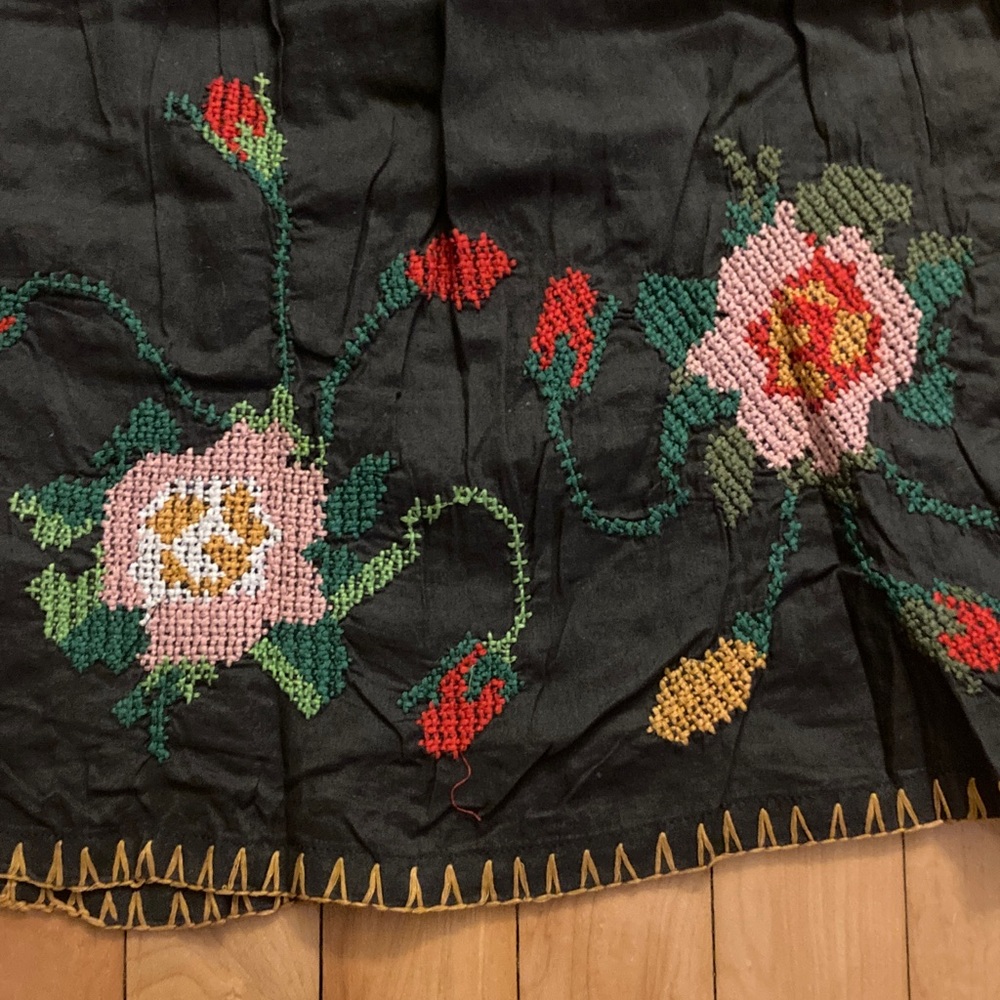 Free People Embroidered Black Floral Skirt Size 2 - Picture 5 of 5